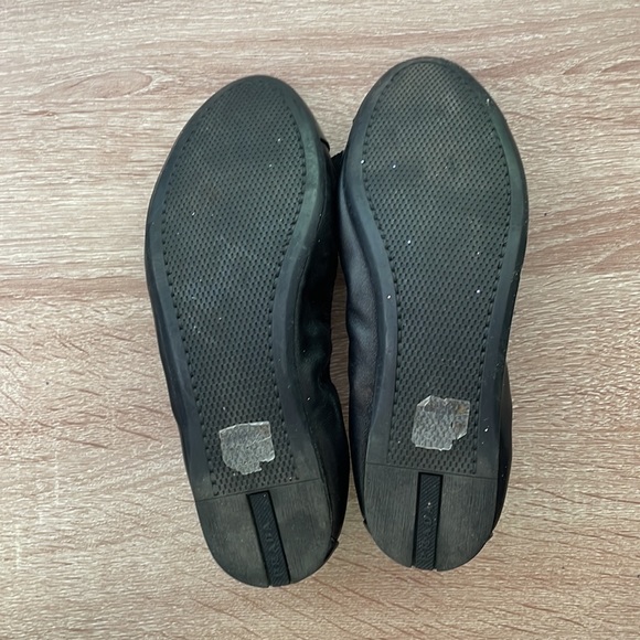 Prada: Patent Leather Bow Accent Ballet Flats - Picture 2 of 2